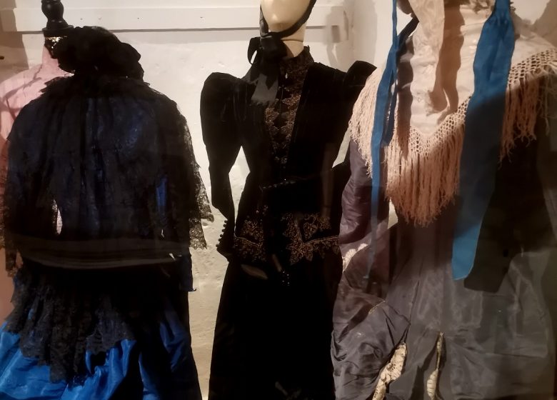 Musée de la Coiffe, Costumes et Traditions